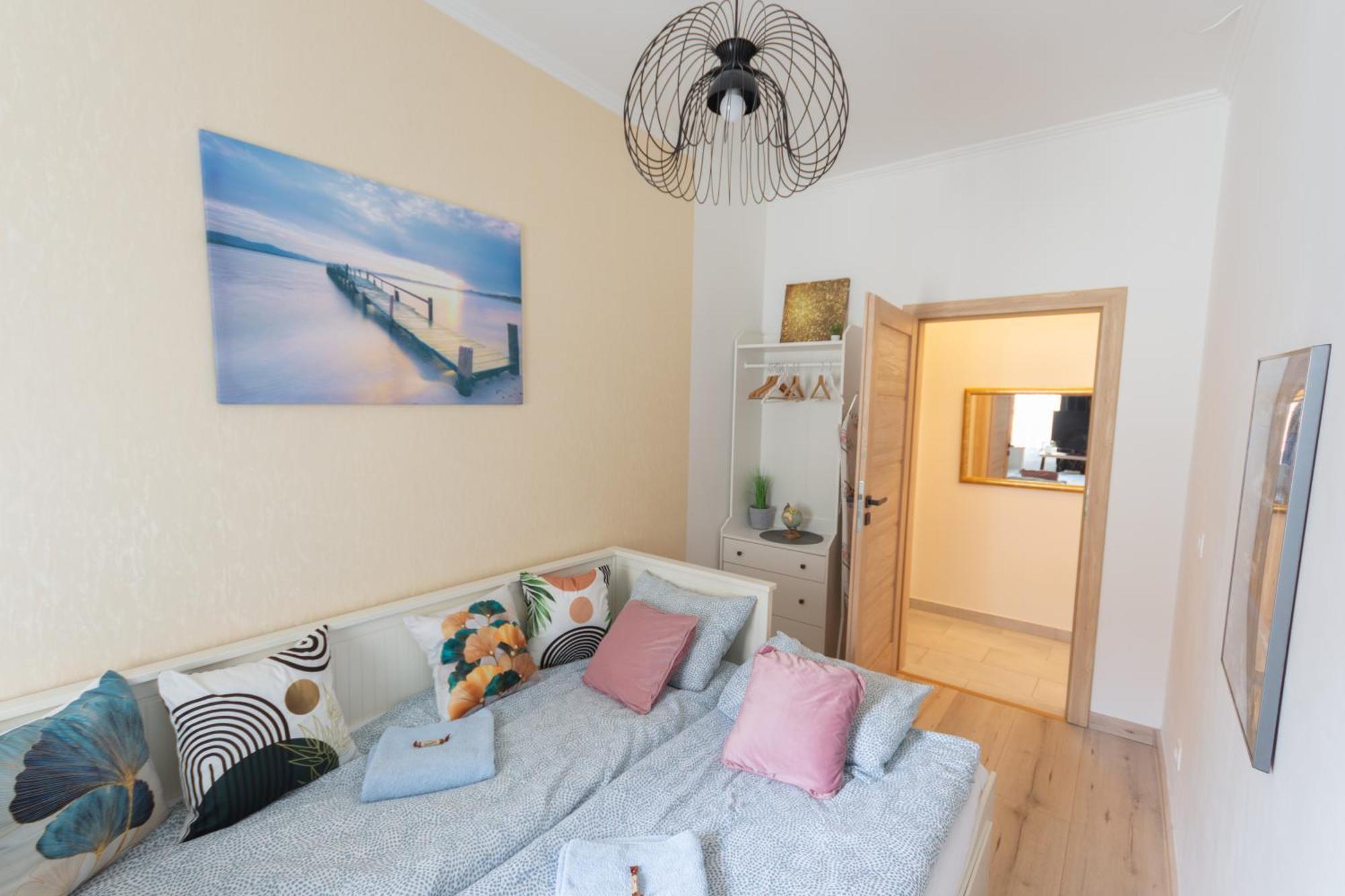 Quiet Rooms In The Bustling City Center Budapest Exterior photo